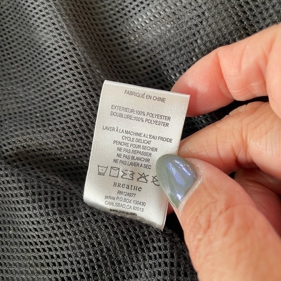 Prana.Tegan jacket w/stowable hood.EUC.Shiny black. Size:Small. No stains,tears - Picture 8 of 13